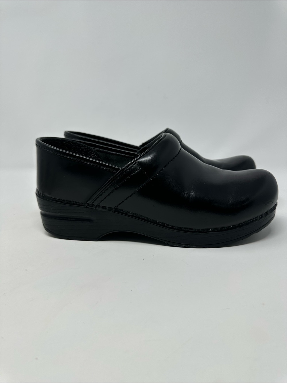 Dansko Professional Black Leather Clogs Women’s EU 38 US 7.5-8 Comfort Shoes